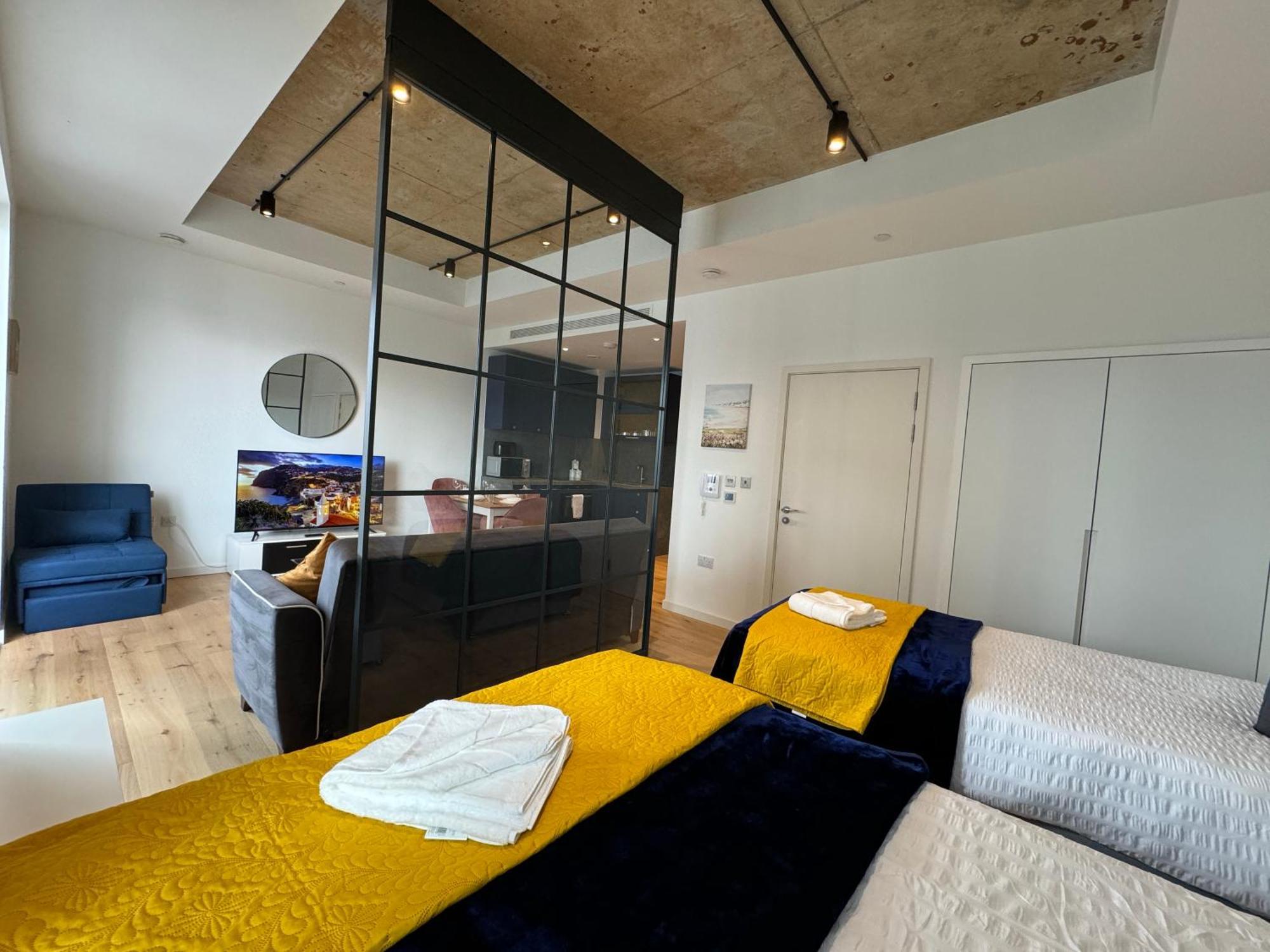 דירות London Luxury Flat With Balcony, River View, O2 Arena, Excel, Canary Wharf, Station מראה חיצוני תמונה