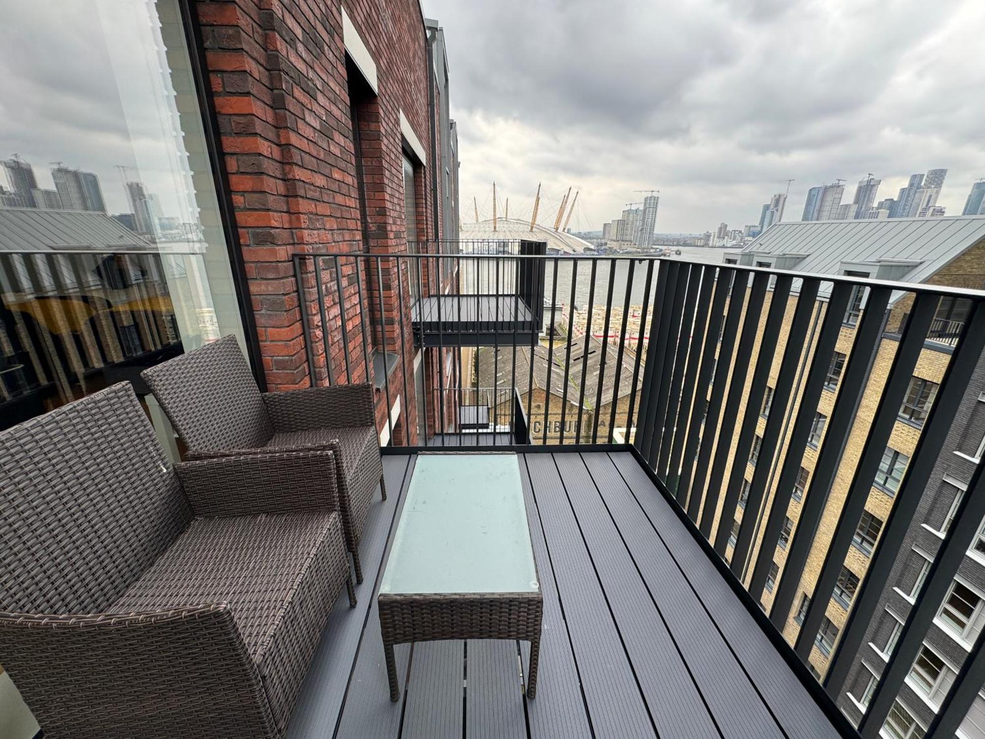דירות London Luxury Flat With Balcony, River View, O2 Arena, Excel, Canary Wharf, Station מראה חיצוני תמונה